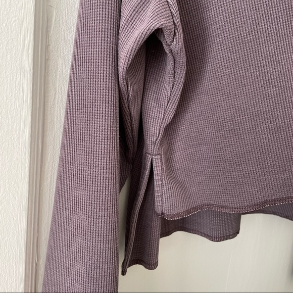 American Eagle Cropped Long Sleeve Mock Neck - Picture 3 of 8